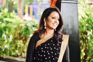 Amruta Fadnavis Wiki, Biography, Parents, Biodata, Age - Marathi.TV